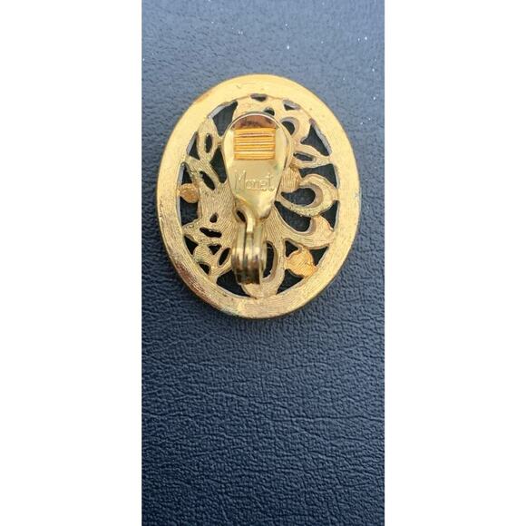 Vintage Monet White Enamel Gold Tone Bird Clip On Earrings - Picture 5 of 5
